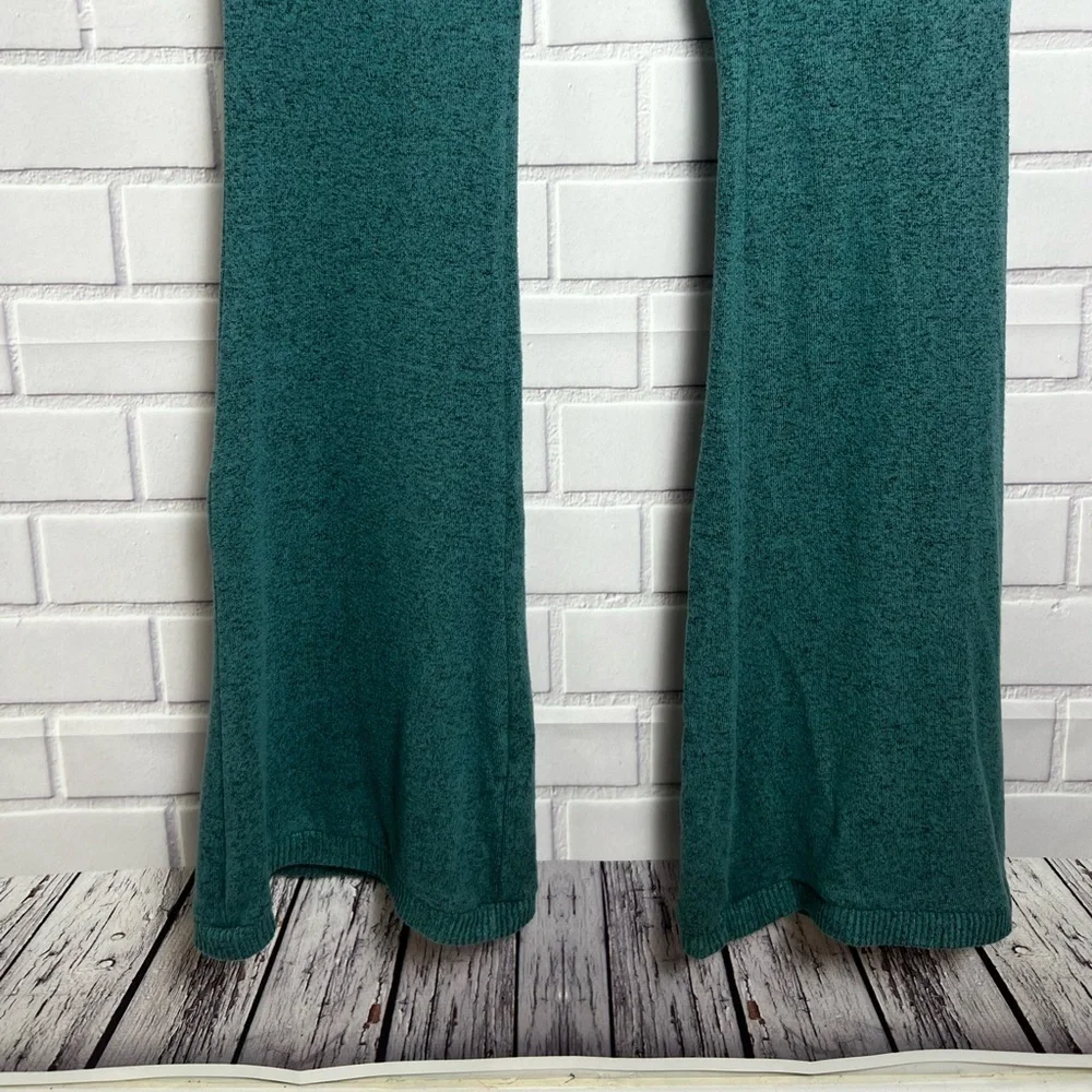 No Boundaries Women’s Green 2-Piece Hoodie & Flare Pants Set casual comfort/M